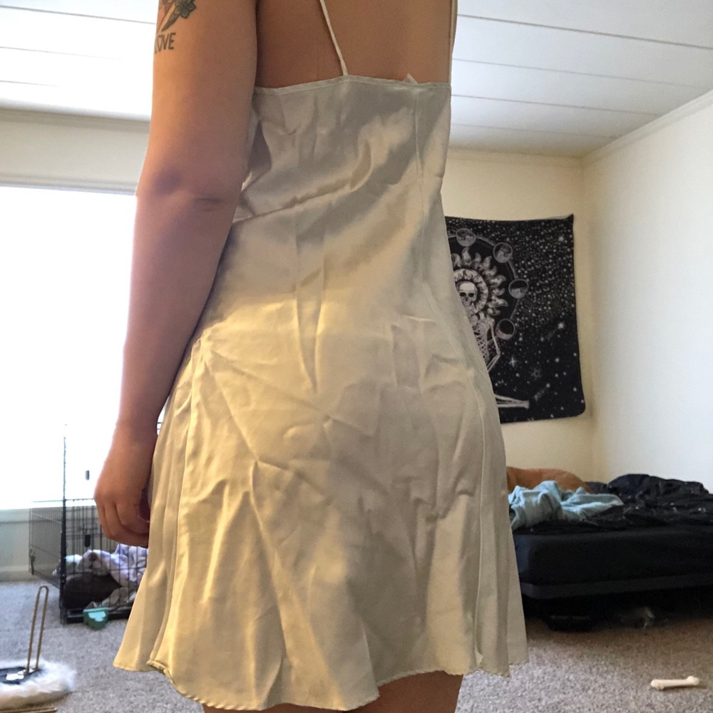 Lingerie - Picture 2 of 2